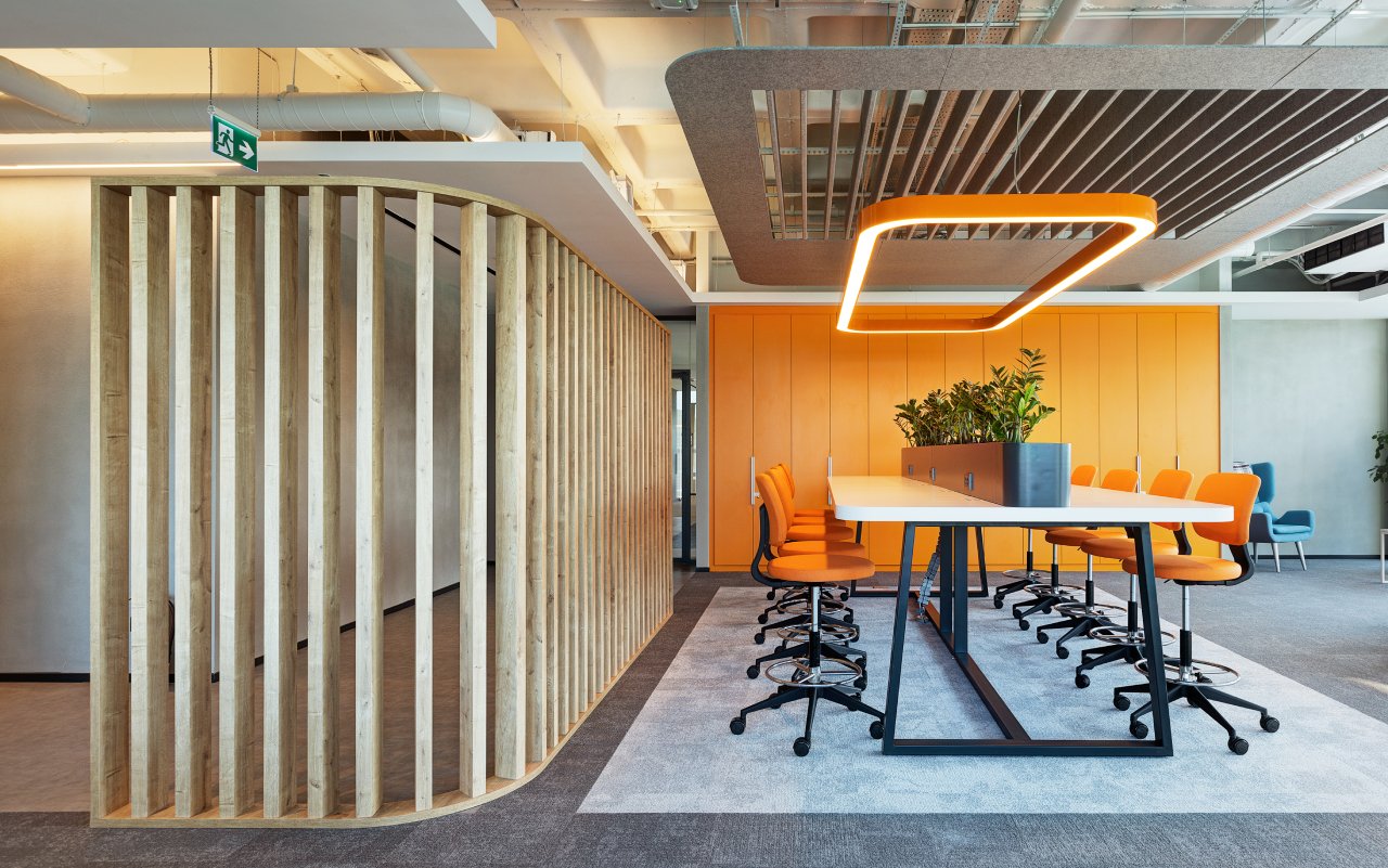 A Bright Mercedes-Benz Office in Turkey Encourages Collaboration