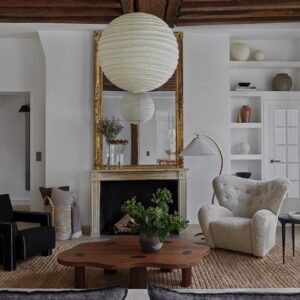 A Parisian Pied-à-Terre's Merges Classic and Contemporary